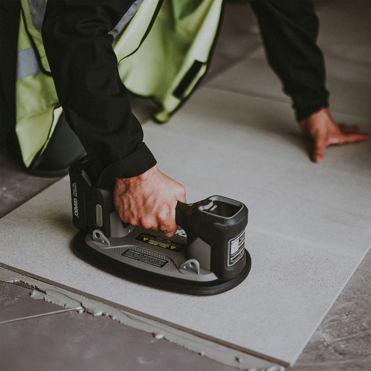 GRABO Pro Brushless Cordless Suction Gripster 375 lb with Remote