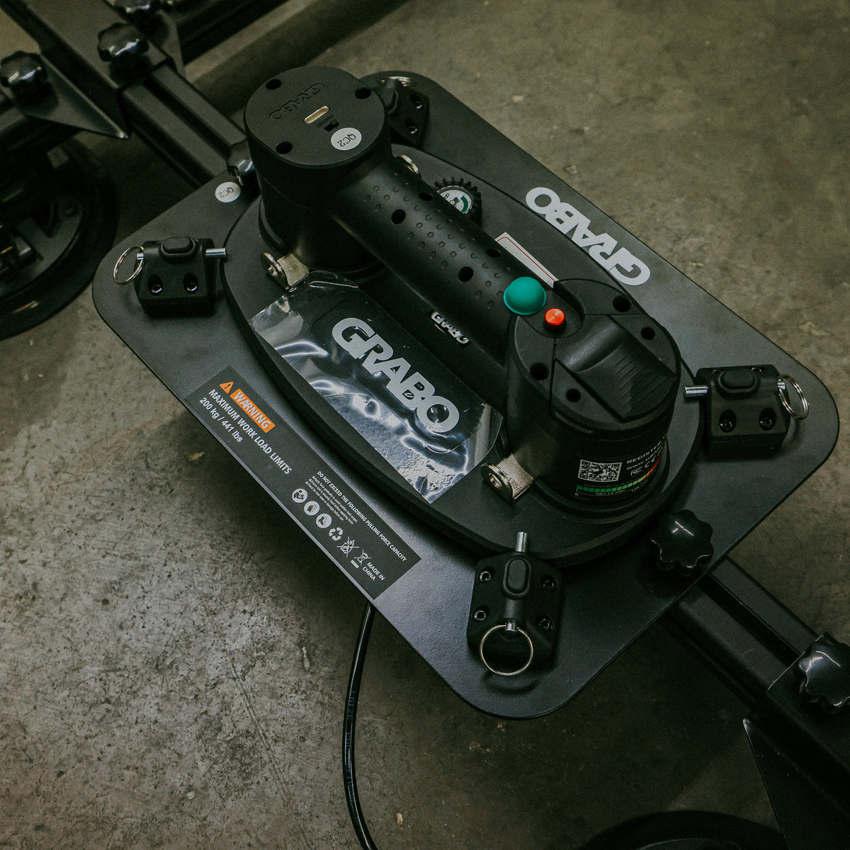 GRABO Panel Pro Kit with 2 V2 Suction Gripsters, 6 Cups, 440 lb